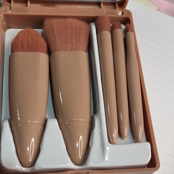 Tan Makeup Brush Set - Picture 1 of 3